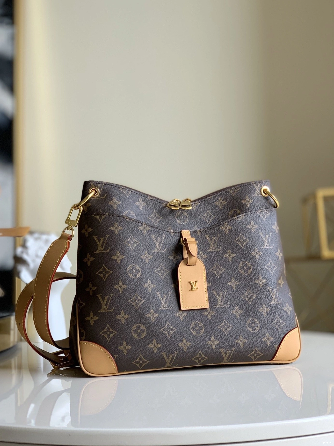 LOUIS VUITTON MM ODÉON 0725